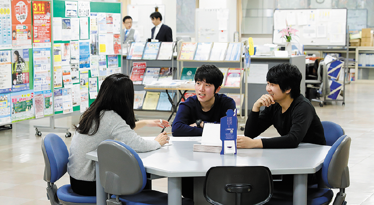 実学と就職の名古屋経済大学 4つの学部と5つの学科で一人ひとりの学生を仕事へとつなぐ大学です