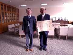 長野県警 務台様(左)末岡理事長(右)