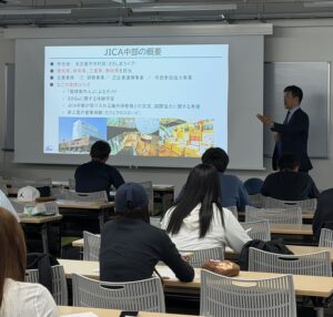 第4回国際教養セミナー「なぜ僕はJICA海外ボランティアに行ったのか ～名経大卒業生のパプア・ニューギニア体験記～」を開催しました
