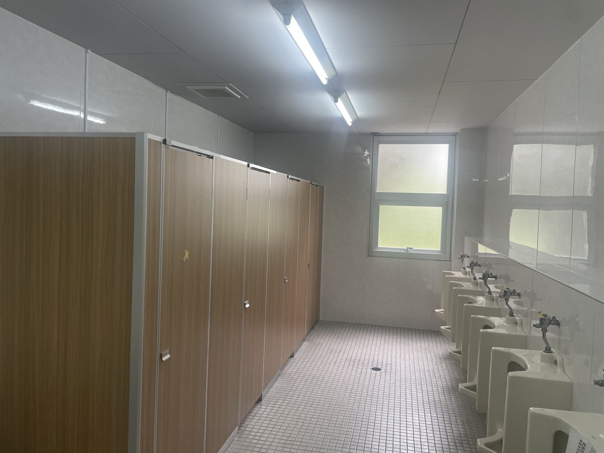 【大学同窓会】体育館内のトイレがリニューアル致しました